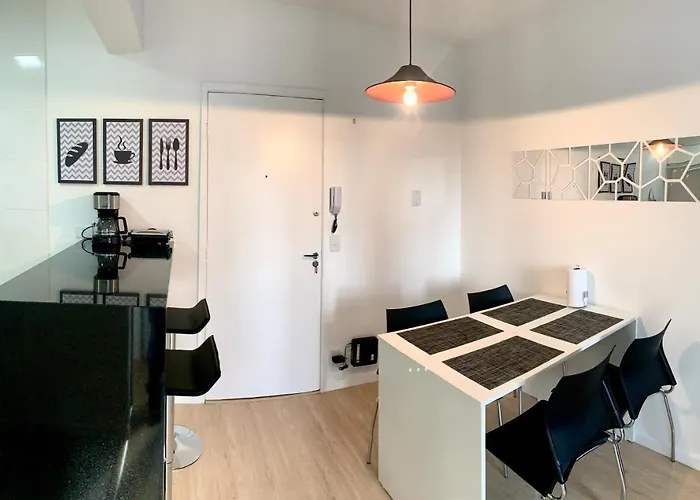 1103- Apartamento Encantador, amplo e decorado, mobiliario moderno, cozinha completa com utensílios , Excelente vista da cidade e localização privelegiada no bairro Bigorrilho Curitiba, Brasil